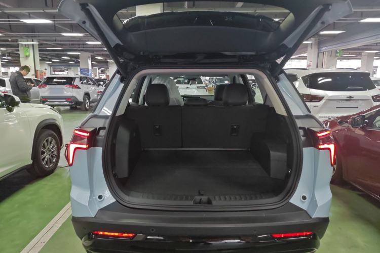 Used Chevrolet Equinox Plus 2024 102km RS Ultimate Edition Trunk