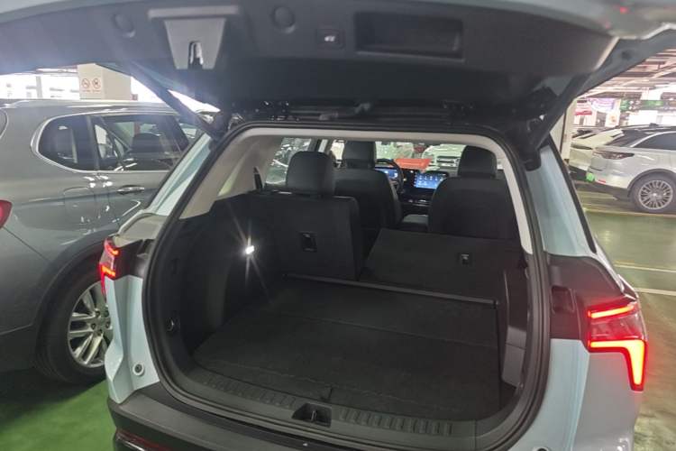Used Chevrolet Equinox Plus 2024 102km RS Ultimate Edition Trunk