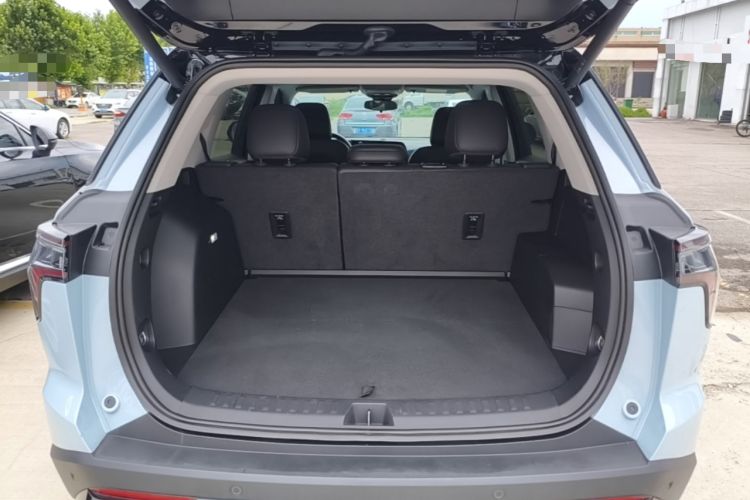 Used Chevrolet Equinox Plus 2024 102km RS Ultimate Edition Trunk