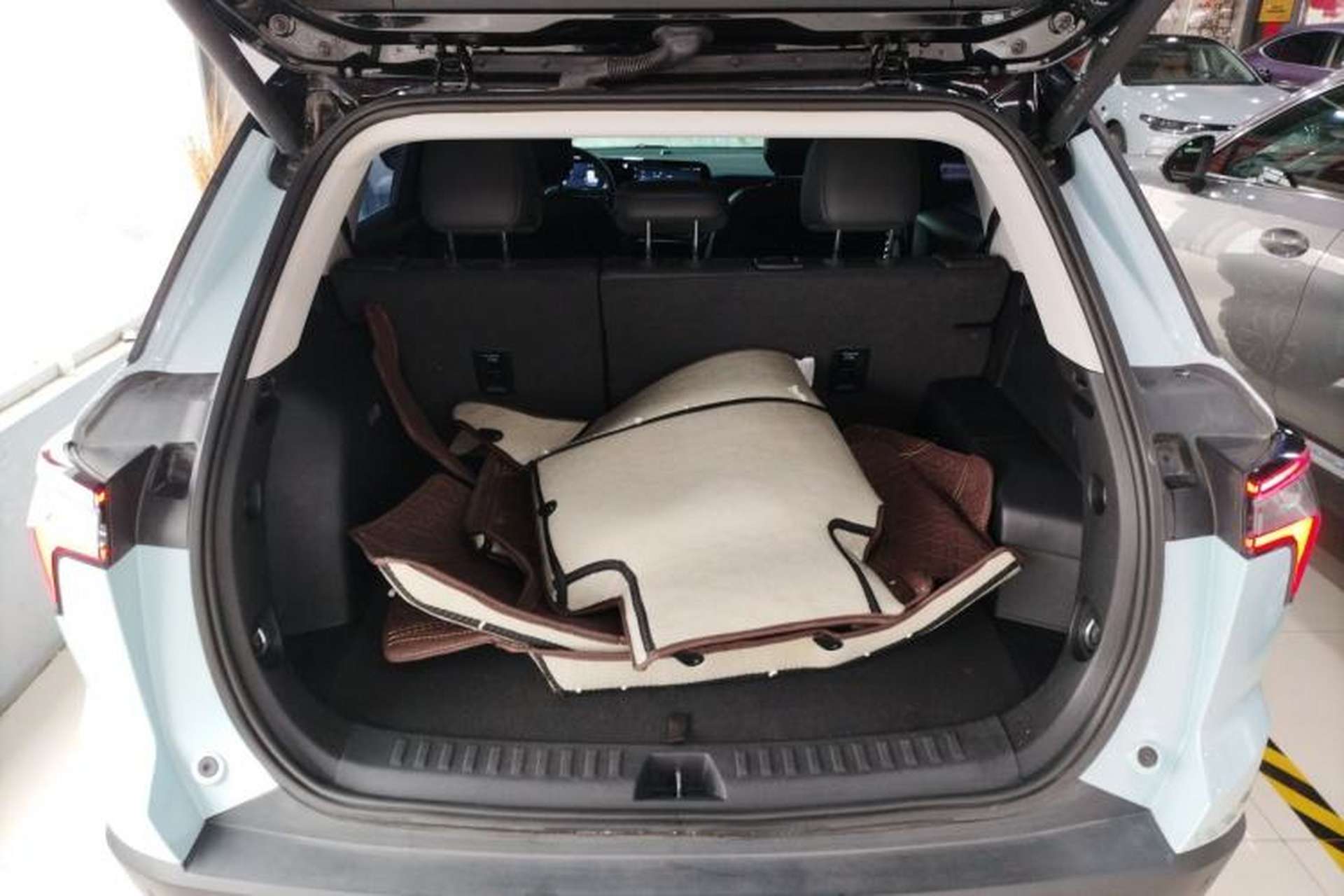 Used Chevrolet Equinox Plus 2024 102km RS Ultimate Edition Trunk