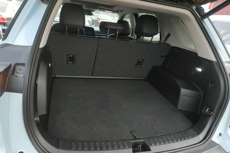 Used Chevrolet Equinox Plus 2024 102km RS Ultimate Edition Trunk