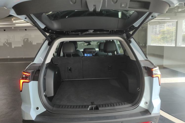 Used Chevrolet Equinox Plus 2024 102km RS Ultimate Edition Trunk