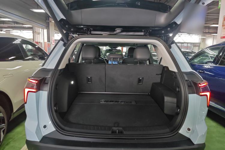 Used Chevrolet Equinox Plus 2024 102km RS Ultimate Edition Trunk