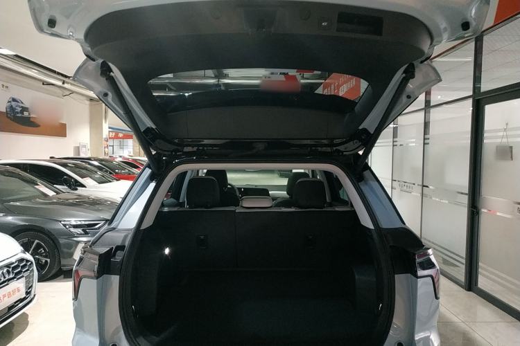 Used Chevrolet Equinox Plus 2024 155km ACTIV Ultimate Edition Trunk