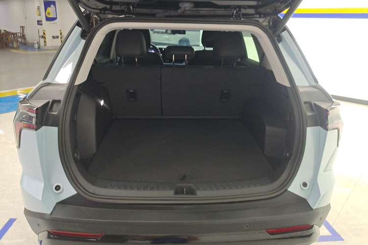 Used Chevrolet Equinox Plus 2024 102km RS Ultimate Edition Trunk