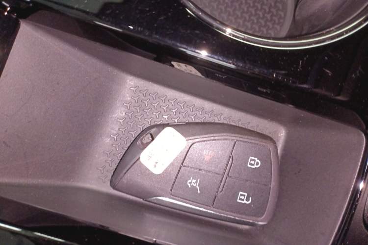 Used Chevrolet Equinox Plus 2024 102km RS Ultimate Edition Vehicle Key