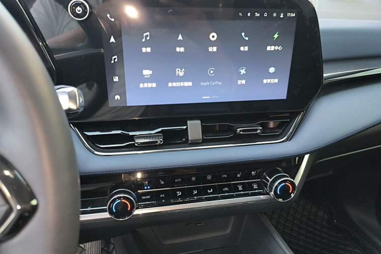 Used Chevrolet Equinox Plus 2024 102km RS Ultimate Edition Audio And AC Panel