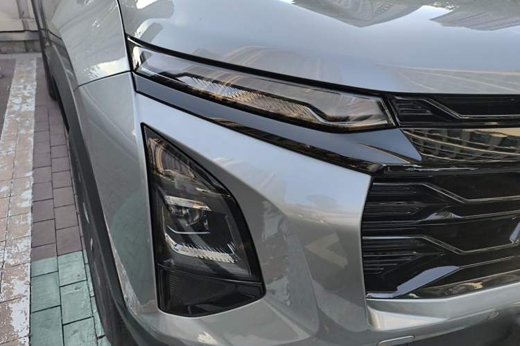 Used Chevrolet Equinox Plus 2024 102km RS Ultimate Edition Right Front Headlight