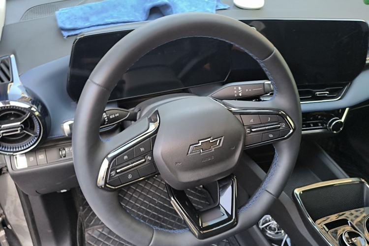 Used Chevrolet Equinox Plus 2024 102km RS Ultimate Edition Steering Wheel