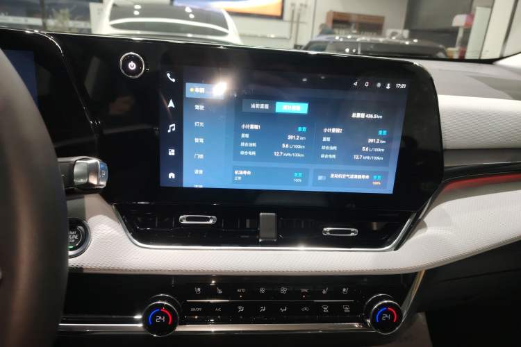 Used Chevrolet Equinox Plus 2024 155km ACTIV Ultimate Edition Audio And AC Panel