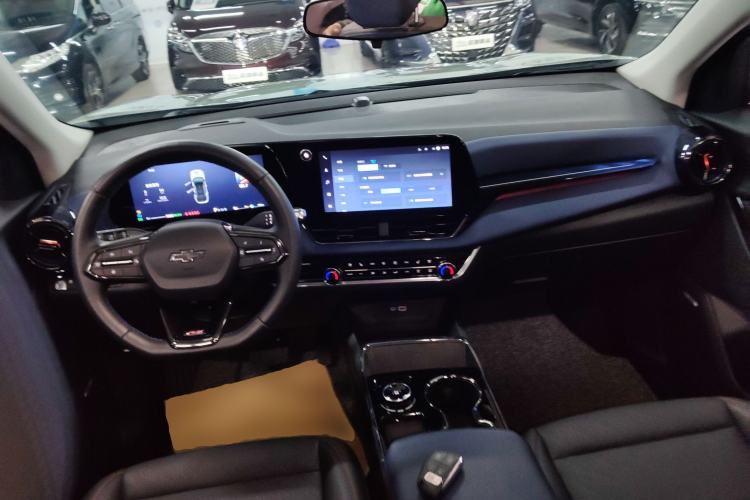 Used Chevrolet Equinox Plus 2024 102km RS Ultimate Edition Center Console