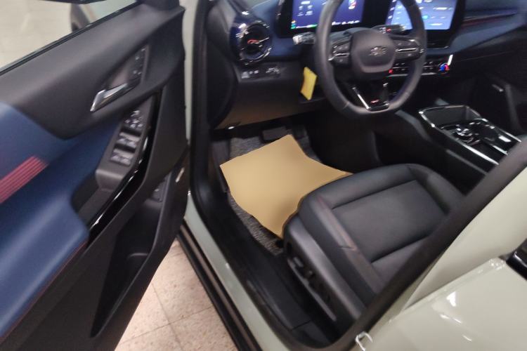 Used Chevrolet Equinox Plus 2024 102km RS Ultimate Edition Driver Seat