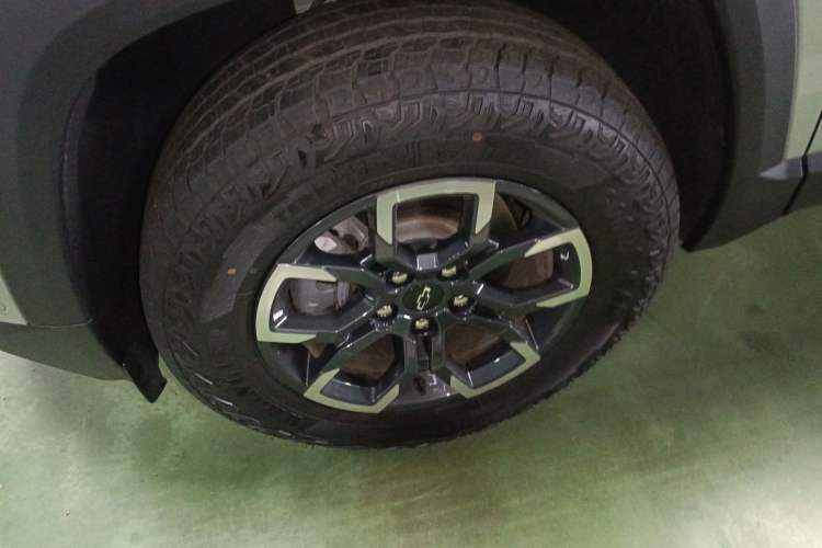 Used Chevrolet Equinox Plus 2024 155km ACTIV Ultimate Edition Exterior 7