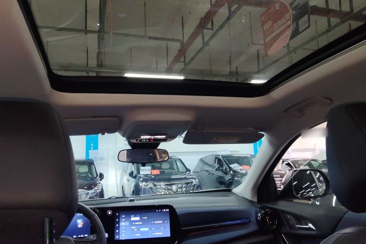 Used Chevrolet Equinox Plus 2024 102km RS Ultimate Edition Headliner