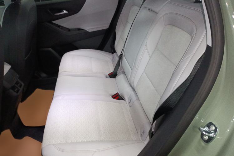 Used Chevrolet Equinox Plus 2024 155km ACTIV Ultimate Edition Interior 4