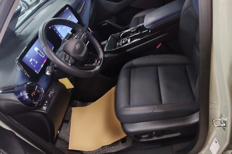 Used Chevrolet Equinox Plus 2024 102km RS Ultimate Edition Left Front Seat