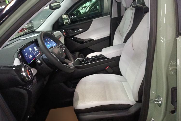 Used Chevrolet Equinox Plus 2024 155km ACTIV Ultimate Edition Left Front Seat