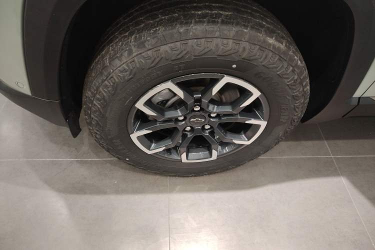 Used Chevrolet Equinox Plus 2024 155km ACTIV Ultimate Edition Left Front Wheel Hub