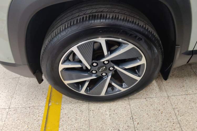 Used Chevrolet Equinox Plus 2024 102km RS Ultimate Edition Left Front Wheel Hub