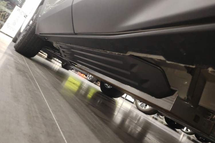 Used Chevrolet Equinox Plus 2024 155km ACTIV Ultimate Edition Left Side Sill