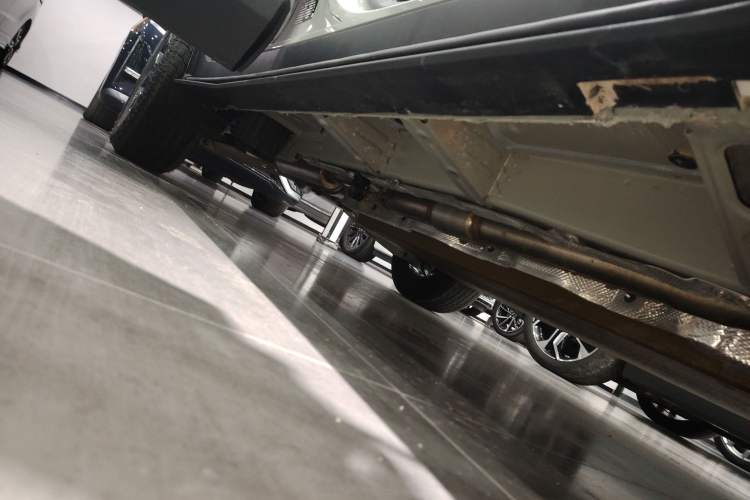 Used Chevrolet Equinox Plus 2024 155km ACTIV Ultimate Edition Right Side Sill