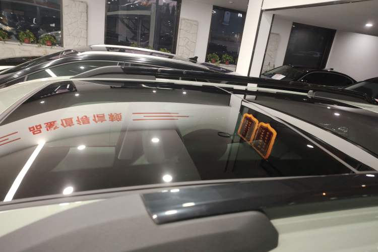Used Chevrolet Equinox Plus 2024 155km ACTIV Ultimate Edition Roof