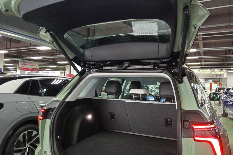 Used Chevrolet Equinox Plus 2024 155km ACTIV Ultimate Edition Trunk