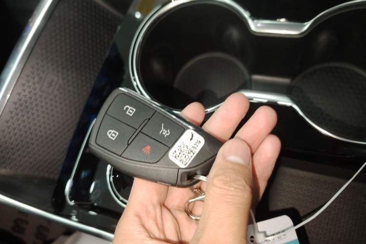 Used Chevrolet Equinox Plus 2024 155km ACTIV Ultimate Edition Vehicle Key