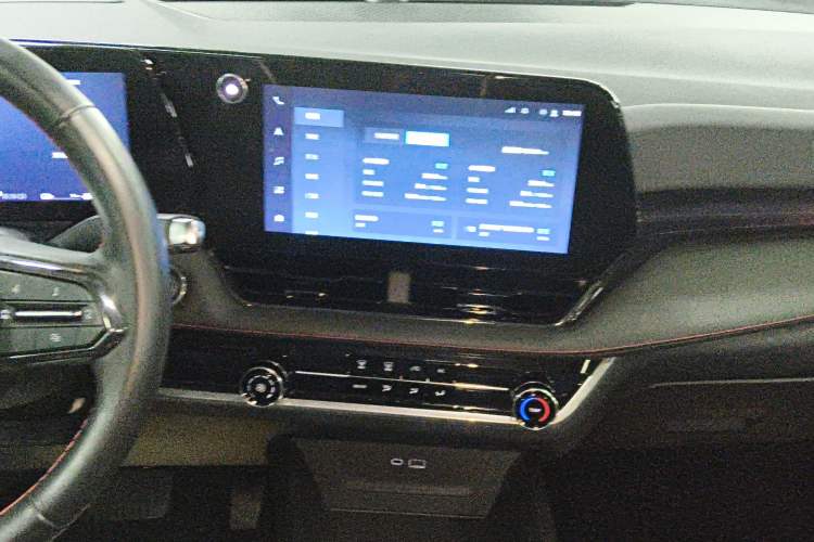 Used Chevrolet Equinox Plus 2024 102km RS Flagship Edition Audio And AC Panel