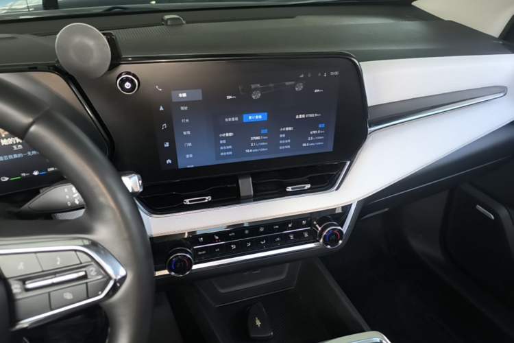 Used Chevrolet Equinox Plus 2024 155km ACTIV Ultimate Edition Audio And AC Panel