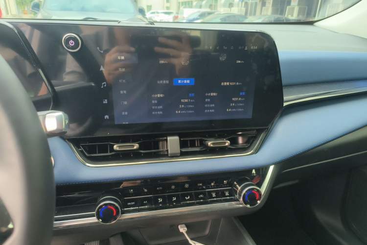 Used Chevrolet Equinox Plus 2024 102km RS Ultimate Edition Audio And AC Panel