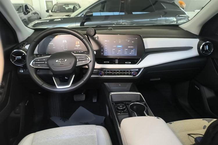 Used Chevrolet Equinox Plus 2024 155km ACTIV Ultimate Edition Center Console