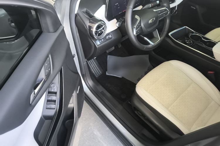 Used Chevrolet Equinox Plus 2024 155km ACTIV Ultimate Edition Driver Seat