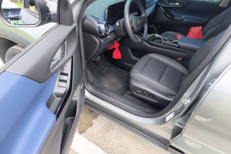 Used Chevrolet Equinox Plus 2024 102km RS Ultimate Edition Driver Seat
