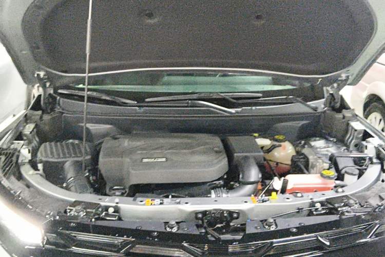 Used Chevrolet Equinox Plus 2024 102km RS Flagship Edition Engine Bay