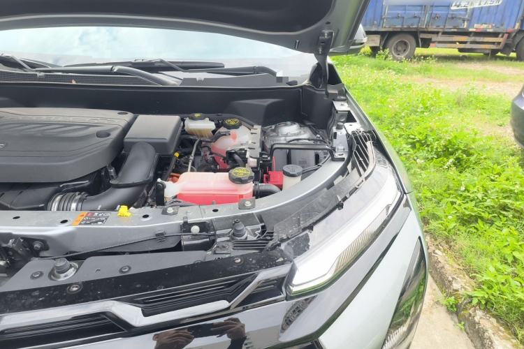 Used Chevrolet Equinox Plus 2024 102km RS Ultimate Edition Engine Bay Left