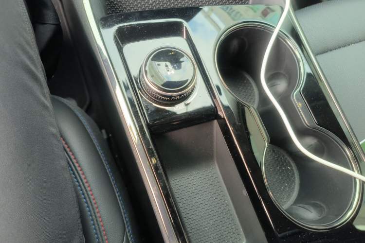 Used Chevrolet Equinox Plus 2024 102km RS Ultimate Edition Gear Lever