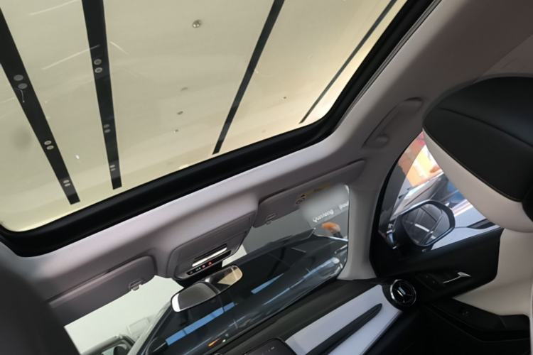 Used Chevrolet Equinox Plus 2024 155km ACTIV Ultimate Edition Headliner