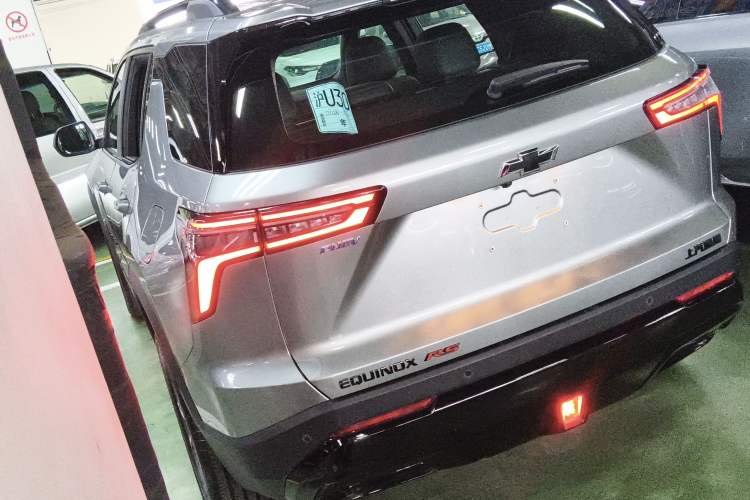 Used Chevrolet Equinox Plus 2024 102km RS Flagship Edition Rear Left 45 Deg