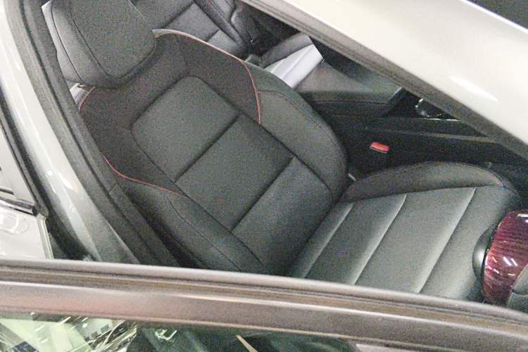 Used Chevrolet Equinox Plus 2024 102km RS Flagship Edition Right Front Seat