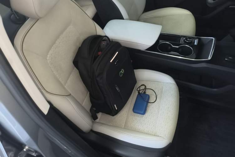 Used Chevrolet Equinox Plus 2024 155km ACTIV Ultimate Edition Right Front Seat