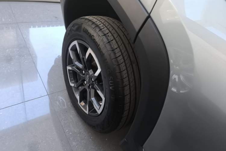 Used Chevrolet Equinox Plus 2024 155km ACTIV Ultimate Edition Right Rear Wheel Hub