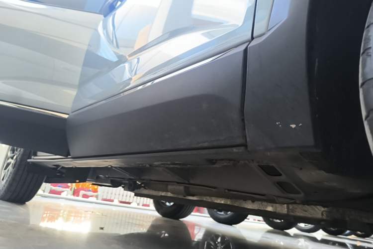 Used Chevrolet Equinox Plus 2024 155km ACTIV Ultimate Edition Right Side Sill