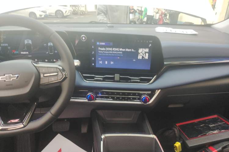 Used Chevrolet Equinox Plus 2024 102km RS Ultimate Edition Audio And AC Panel