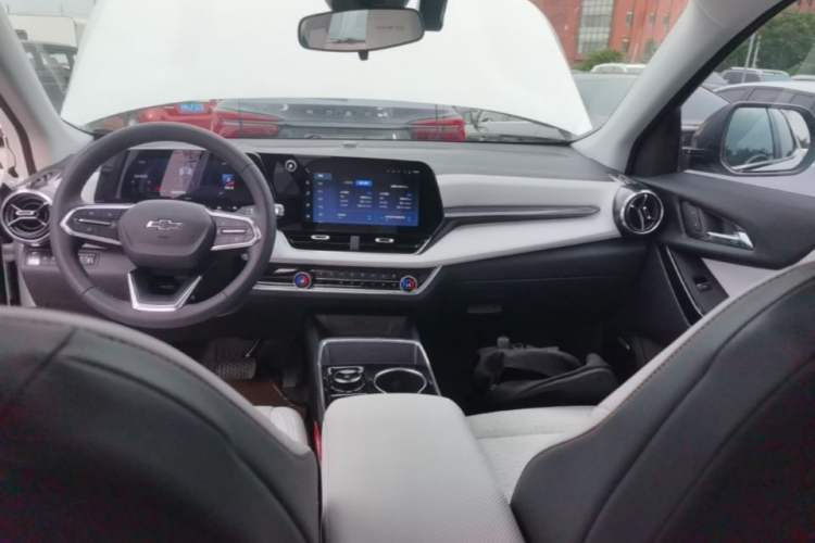 Used Chevrolet Equinox Plus 2024 155km ACTIV Ultimate Edition Audio And AC Panel