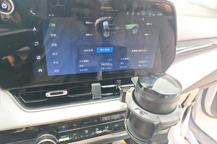 Used Chevrolet Equinox Plus 2024 102km RS Ultimate Edition Audio And AC Panel