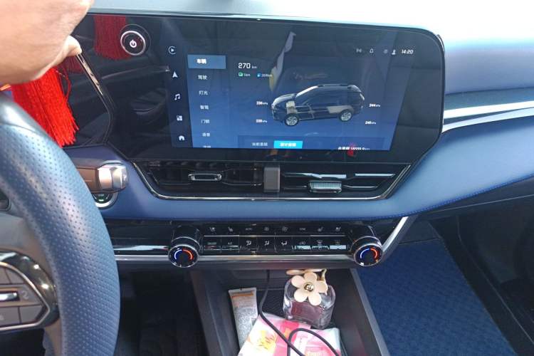 Used Chevrolet Equinox Plus 2024 102km RS Ultimate Edition Audio And AC Panel