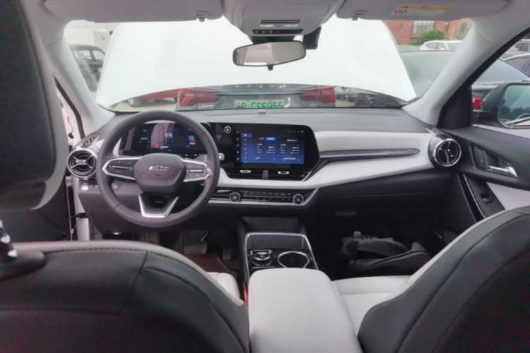 Used Chevrolet Equinox Plus 2024 155km ACTIV Ultimate Edition Center Console