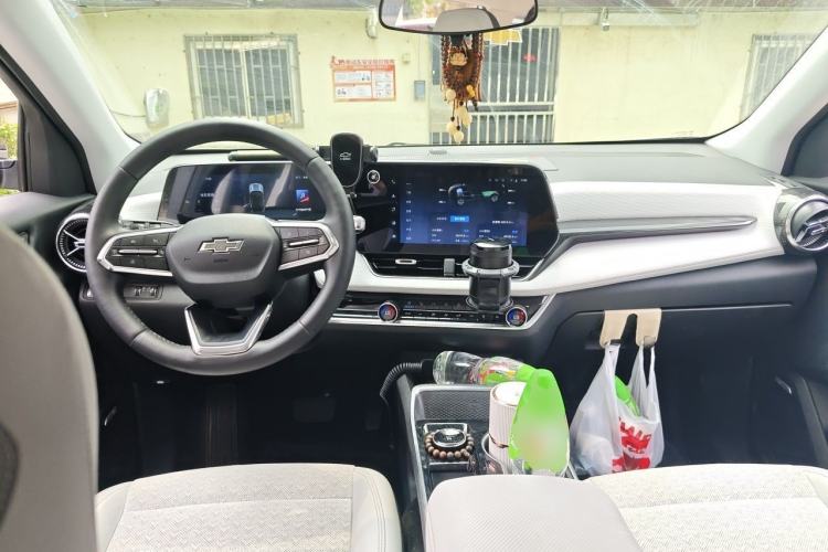 Used Chevrolet Equinox Plus 2024 102km RS Ultimate Edition Center Console