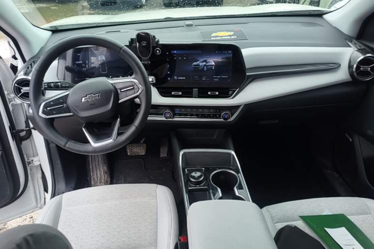 Used Chevrolet Equinox Plus 2024 102km RS Ultimate Edition Center Console